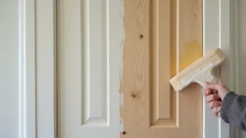 Jak okleić drzwi okleiną samoprzylepną