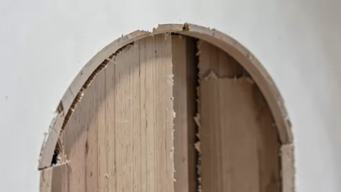 jak wykończyć łuk drzwiowy z paneli