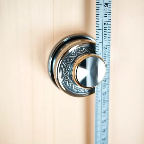 Jak zmierzyć klamkę do drzwi