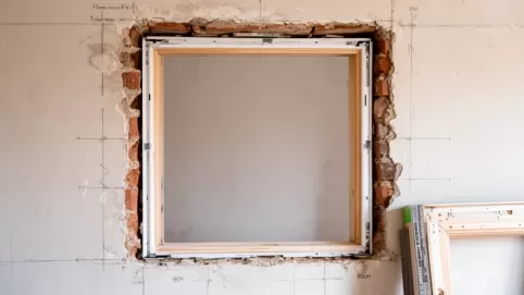 Jaki otwór pod drzwi 80 z ościeżnicą regulowaną