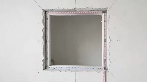 Jaki otwór pod drzwi 80 z ościeżnicą stałą